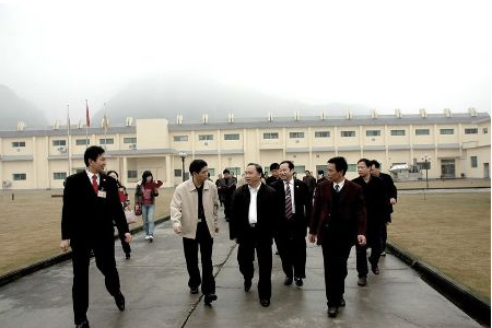 凌成興副省長視察銅鼓仁和制藥有限公司