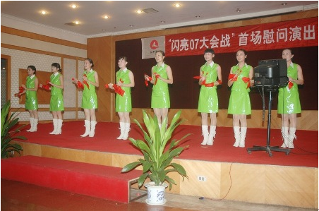 仁和集團(tuán)“戰(zhàn)地文工團(tuán)”石家莊首場(chǎng)慰問(wèn)演出獲得圓滿成功