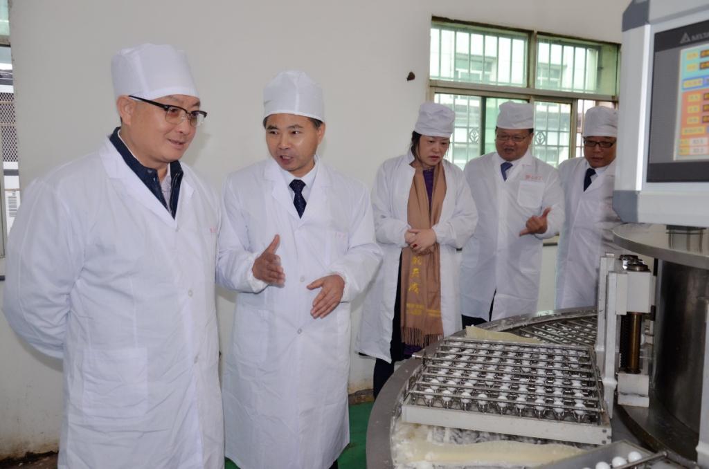 楊總肖總蒞臨樟樹(shù)制藥生產(chǎn)一線(xiàn)視察工作