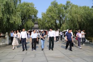 主流媒體“活力中國調(diào)研行”探訪仁和集團(tuán) 解碼中醫(yī)藥現(xiàn)代化創(chuàng)新基因